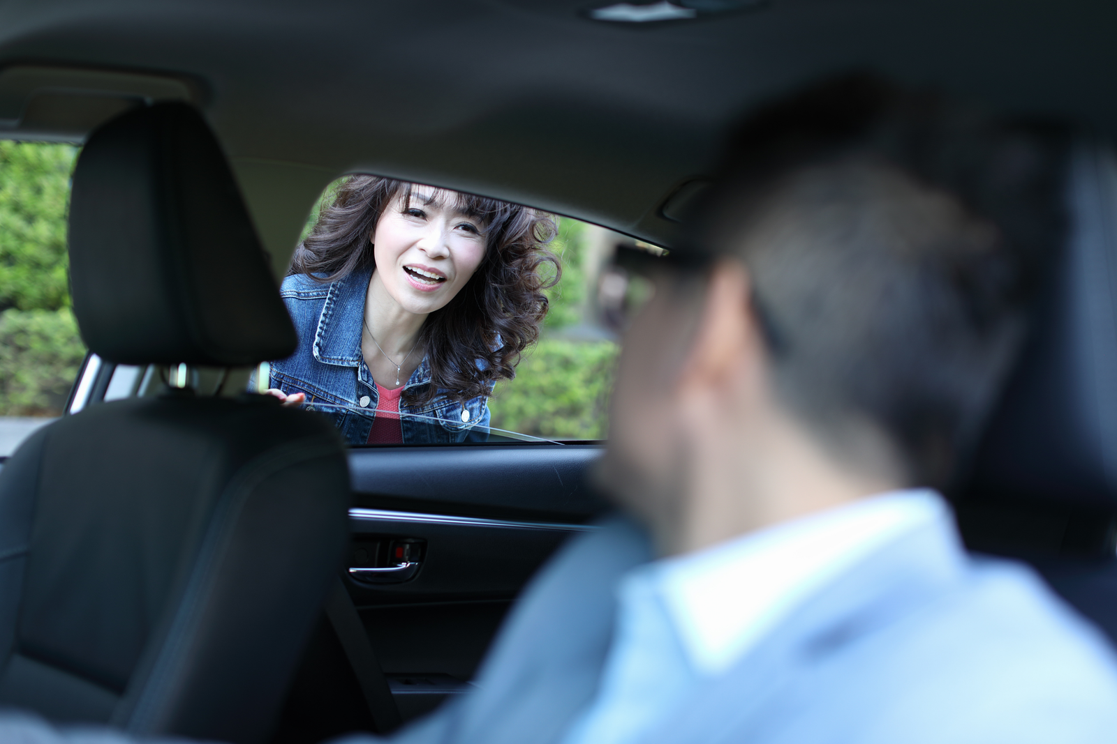 Personal greeting at the vehicle